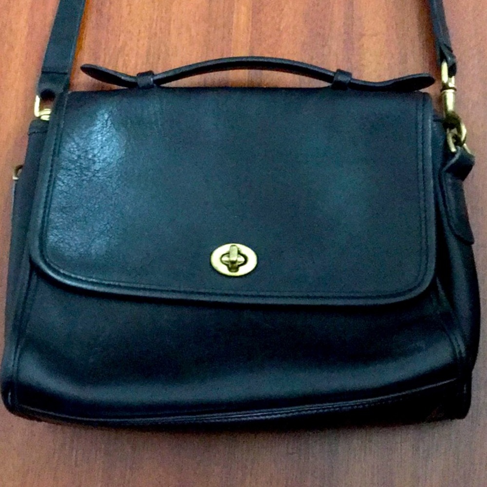 Black Couch Court bag